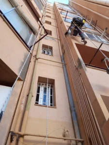 Reforma de fachada detalle de obra tarragona